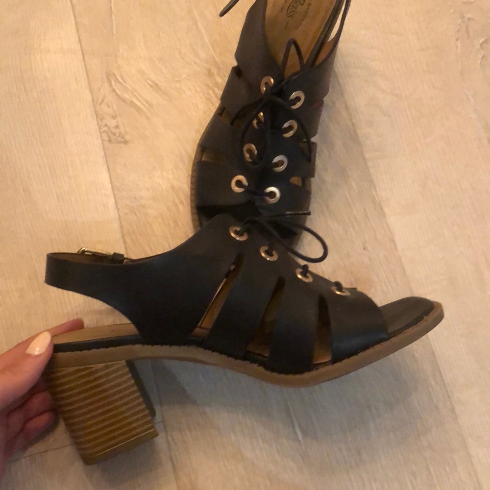 Block Heels - Picture 3 of 5